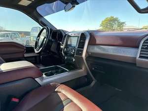 Camioneta Ford F-450 Platinum 2021 con Motor Turbo, Volante a la Izquierda, Asientos de Tela, Interior Oscuro y Transmisión Automática - Product Image 4