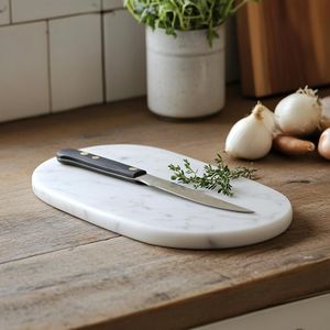 Planche à découper élégante en marbre naturel pour cuisines haut de gamme avec un look moderne et élégant et une surface polie lisse - Product Image 3