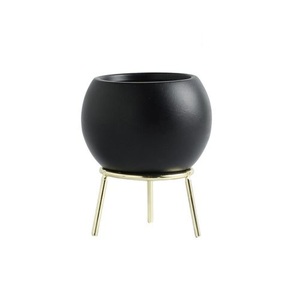 Jardinière en forme de boule en métal noir avec revêtement poudré, décoration de sol pour la maison et le jardin, pots de fleurs en métal cuivré avec support doré - Product Image 1