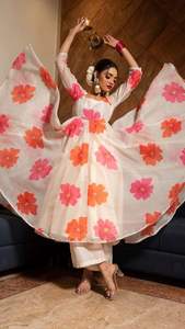 Traje Salwar Kameez Anarkali Completamente Cosido de Georgette Sintética con Estampado para Bodas Tradicionales Indias para Mujer - Product Image 2