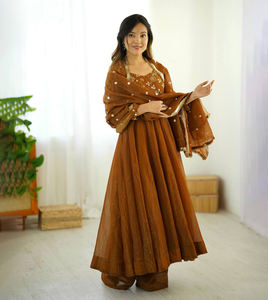 Nuevo Traje de Fiesta Pishwas para Mujer con Bordado, Trajes Anarkali de Fiesta Indios y Pakistaníes de Sterling Creation - Product Image 1