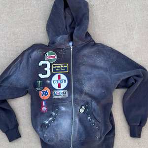 Sweat à capuche brodé avec patchs, fabricant OEM, sweat en molleton de coton épais avec patchs cousus, streetwear pour marques et commandes en gros - Product Image 1