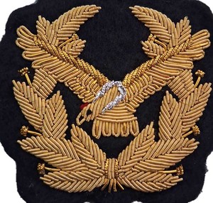 Badges de mode personnalisables en toile brodée à la main avec fil de bullion, couleur unie 3D, avec emballage personnalisé - Product Image 3