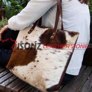 Sac fourre-tout à bandoulière en cuir poil de vache haut de gamme - Product Image 5