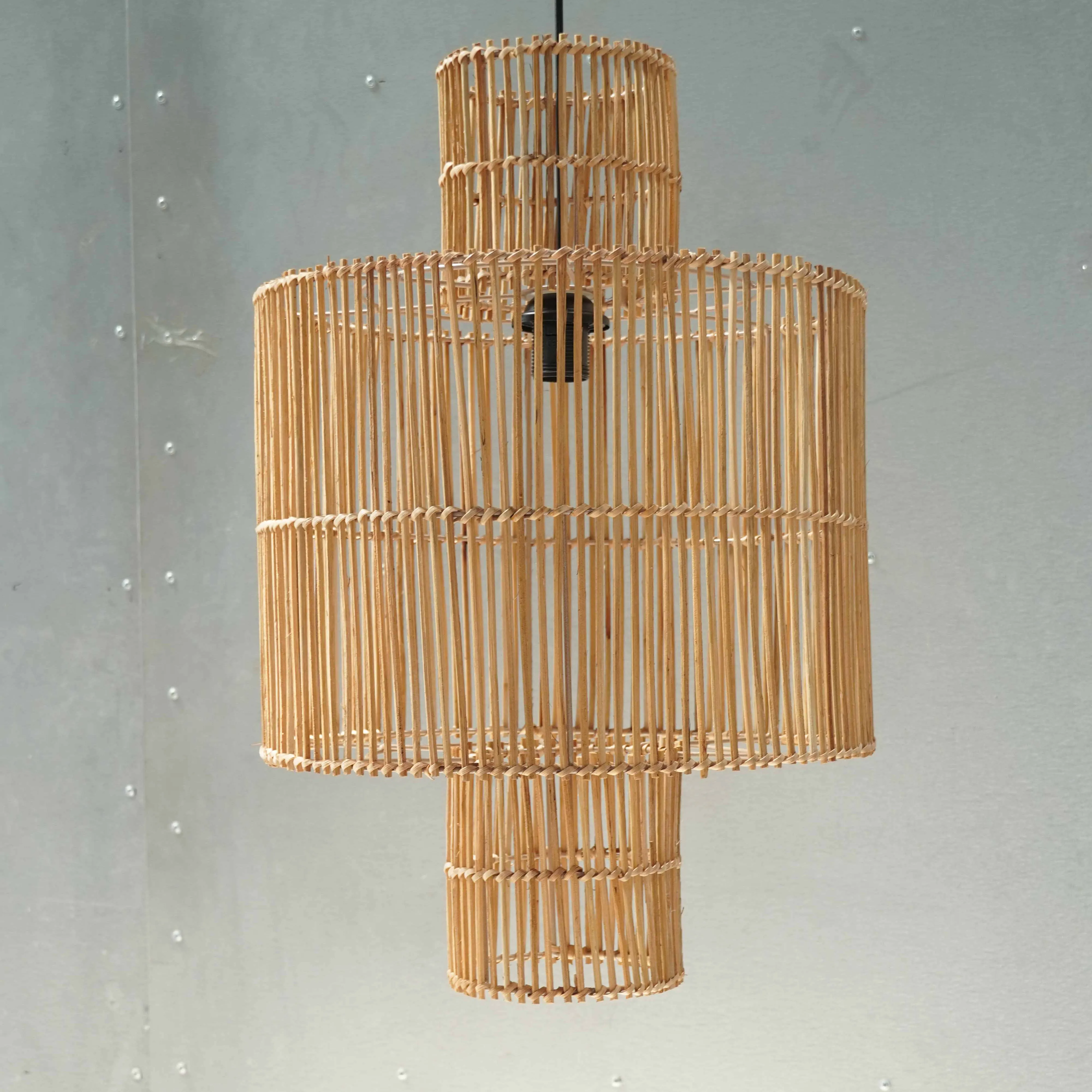 Натуральные декоративные оттенки из ротанга ручной работы из Вьетнама, подходящие для любого пространства, опт, латунный абажур из Вьетнама
