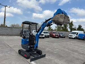 Mini-excavatrice compacte bleue avec auvent et lame frontale pour la construction, l'agriculture et l'aménagement paysager - Product Image 6