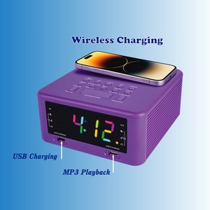 CR-188CW 1.2 "LED RGB Display Radio นาฬิกาปลุกพร้อมที่ชาร์จไร้สาย, 1x USB สำหรับชาร์จ, 1x USB สำหรับการเล่น MP3และบลูทูธ