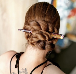 Bâtons de cheveux en corne de buffle naturelle et écologique faits à la main, épingles à cheveux de luxe en forme de fleur sculptée, accessoires chics et élégants - Product Image 3