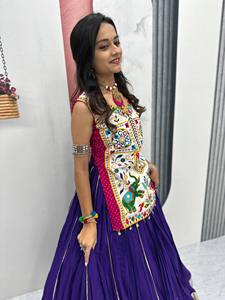 Lanzamiento Navratri Special Lehenga Choli con Seis metros Big Flair - Product Image 4