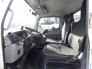 Camion de fret Mitsubishi Fuso Canter 2023, camion-grue, norme Euro 6, moteur diesel 4,2 L, transmission manuelle et système hydraulique - Product Image 5