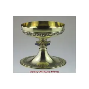 手工制作的印度风格Ciborium圣杯，带Paten最热门的工厂销售古典风格黄铜顶级装饰圣杯