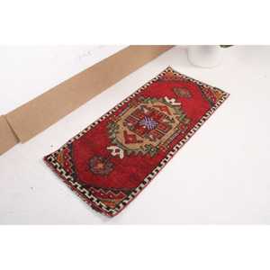 Alfombra Turca Pequeña de 1.5x3.3 pies (45x100 cm), Alfombra Vintage Roja con Diseño de Puntos - Product Image 4