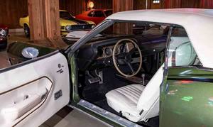 Ply-mo-uth Ba-rra-cuda Convertible Clásica de Época de 1970 de Segunda Mano - Product Image 2