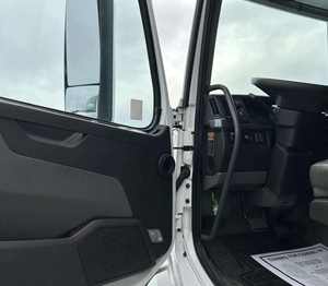 Camiones tractores de larga distancia de alto rendimiento 2019 con cabina espaciosa para la máxima comodidad del conductor y transmisión confiable. - Product Image 4