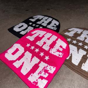 หมวกบีนนี่ถักอะคริลิคให้ความอบอุ่นในฤดูหนาวหมวกบีนนี่พิมพ์ลายตัวอักษรสำหรับผู้ชายผู้หญิงมีหลายสี - Product Image 5