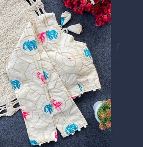 Pure Khadi Chemisier traditionnel Élégant et confortable Prêt à porter Chemisiers de créateurs Style et confort combinés épaules dénudées - Product Image 1