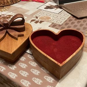 Boîte en bois en forme de cœur personnalisée polie artisanale Cadeaux et artisanat très vendus Panneaux muraux Fabriqués en Inde - Product Image 1