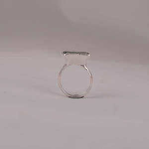 Bague de fiançailles en or blanc massif 18KT avec diamant et monture de style classique de 5.50 ct vert éclatant taillé en laboratoire - Product Image 6