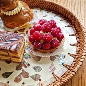 Bandeja de mimbre y concha tejida a mano de alta calidad al por mayor, bandeja de servicio redonda de mimbre para decoración o embalaje de cartón de regalo - Product Image 3