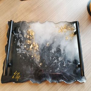 Plato artístico de resina para servir acabado vibrante hecho a mano perfecto para regalar fiestas o decoración del hogar e ideas de entretenimiento - Product Image 2