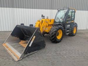 Manipulador Telescópico JCB 542-70 AGRI PLUS 2020 con Cucharón de 3 Yardas y Borde de Corte Atornillado, Tracción en las 4 Ruedas, 125 HP con Acoplamiento Rápido Hidráulico - Product Image 2