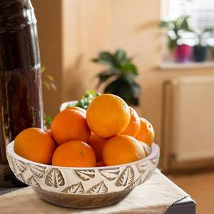 Bol de service en bois lavé blanc moderne Décor de cuisine élégant Centre de table pour les collations et les repas de fête pour les fêtes - Product Image 4