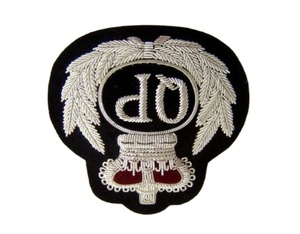 Patch d'insigne de broderie en fil et laine 100% personnalisé Utilisation extérieure légère pour les vêtements Queens Land Badges - Product Image 5