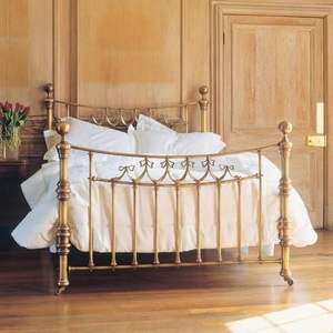 Elegante estructura de cama de latón que transforma las habitaciones en espacios lujosos, tranquilos y visualmente llamativos, con un atractivo de diseño de decoración de lujo. - Product Image 3