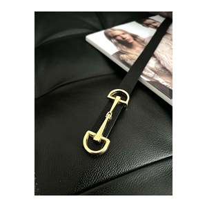 Ceinture noire longue et fine pour femme avec boucle dorée, idéale pour vestes, chemises et robes. Noir-or - Product Image 5