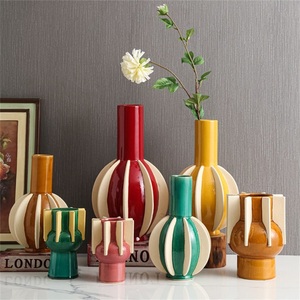 Florero de cerámica hecho a mano moderno blanco y dorado, decoración del hogar, oficina y Hotel, diseño moderno, cerámica elegante que - Product Image 4