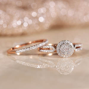 Anillo de Compromiso de Lujo con Moissanita y Acero Inoxidable, Chapado en Oro de 18K y Diseño Elegante - Product Image 2