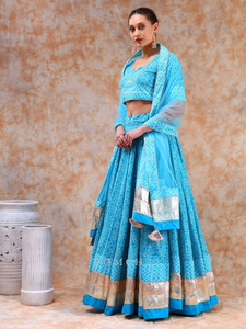 DIL kash ผ้าไหมสีฟ้าสดใสเย็บลายดอกไม้ที่ทันสมัย lehenga choli สำหรับงานแต่งงานและ Diwali พอดีตัว - Product Image 3