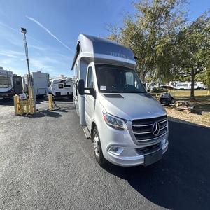 OFERTA: Caravana T-i-f-f-i-n W-a-y-f-a-r-e-r 2-5-R-W 2024 Usada en Venta - Product Image 3