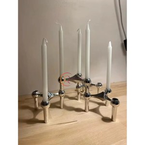 เชิงเทียนโลหะขัดเงากระจกสีเงินสำหรับปาร์ตี้เชิงเทียนสำหรับตกแต่งโต๊ะดีไซน์สร้างสรรค์ไม่เหมือนใคร - Product Image 1