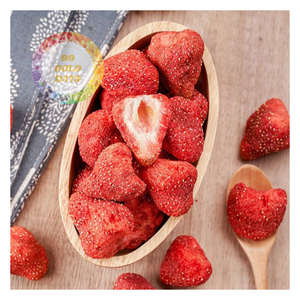 Chips de fraises séchées biologiques de haute qualité, sans additifs, goût sucré naturel, en cubes, prêtes à consommer, emballage sous vide en vrac - Product Image 1