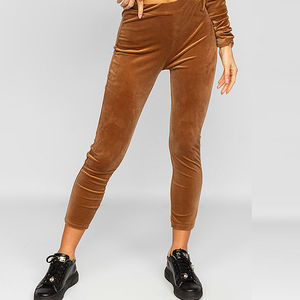 Survêtement en velours pour femmes personnalisé, 2 pièces, sweat-shirt avec pantalon, fabrication directe, impression de logo OEM, vêtements de détente en polyester doux - Product Image 2