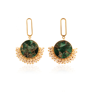 Mohave Esmeralda cobre turquesa pendiente alambre envuelto pequeña perla delicada diseñador declaración pendientes para mujer - Product Image 1