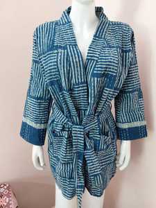 Veste Kantha 100% coton cousue à la main de qualité pour exportation Kimono imprimé lavable matelassé avec taille naturelle Longueur midi Inde - Product Image 2