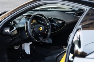 LISTO PARA ENVIAR, FER-RARI SF90 STRADALE 2022, V8 HÍBRIDO ENCHUFABLE DE 986 HP, DISPONIBLE CON VOLANTE A LA DERECHA/IZQUIERDA - Product Image 6