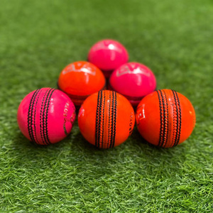 ลูกคริกเก็ตเย็บมือคุณภาพพรีเมียม หนังแท้ สำหรับเครื่องยิงลูกคริกเก็ต  โลโก้สั่งทำได้ ขายส่ง ยี่ห้อ Salstar Sports - Product Image 3