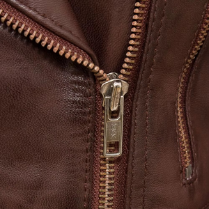 Chaqueta de Cuero de Alta Calidad para Mujer, Color Sólido, con Característica Transpirable, Cuello Alto, Procesamiento Crudo, Moda para Otoño - Product Image 3