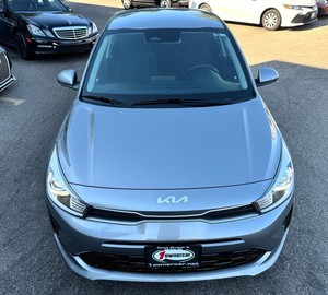 Nettoyer et utilisé 2024 Kia Rio5 S Wagon FWD avec roues en acier Sièges en cuir Système de navigation Sièges chauffants Toit ouvrant à démarrage à distance - Product Image 1
