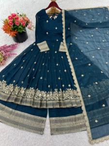 ชุดเดรสอินเดียแบบ Salwar Kameez Anarkali พร้อมผ้าคลุมไหล่ ชุดประจำชาติสำหรับผู้หญิง งานปักเลื่อม - Product Image 3