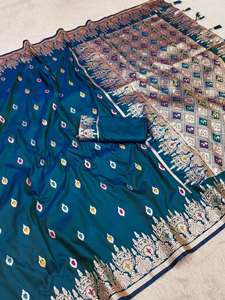 Banarasi 22 Catlouge Saree en soie douce grossiste de vêtements indiens et pakistanais en Inde - Product Image 6