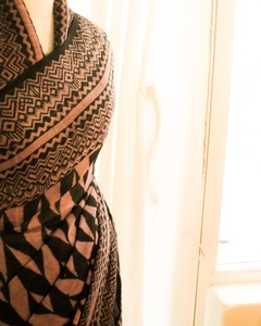 Saree en lin de créateur indien dernier vêtement fantaisie unisexe pour les mariages et les fêtes du fournisseur de confiance exportateur UDDUP impression numérique - Product Image 5