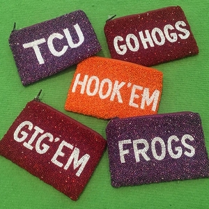 Vente en gros Go Aggie perlé porte-monnaie-personnalisé Texas A & M marron blanc 12e homme pochette à fermeture éclair, en vrac OEM Aggies Gameday & Sorority - Product Image 2