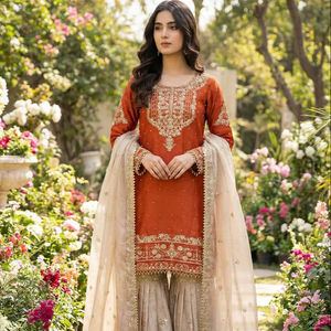 Nouveauté du fabricant, salwar kameez prêt-à-porter pour femmes, haut en soie lourde, ensemble brodé avec pantalon palazzo et dupatta, taille M à XXL - Product Image 1