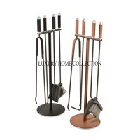 Ensemble d'outils de foyer de forgeron de style vintage avec poignées décoratives en fer forgé pour la gestion classique des incendies en extérieur