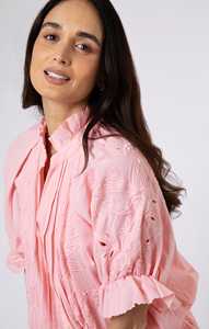 Vestido Elegante Bohemio de Diseñador de Moda 2026, Corto, con Bordado Discreto, Manga Corta y Cuello en V - Product Image 3