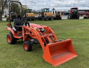 Tracteur agricole d'occasion Mini 4x4 Kubota BX1880 avec chargeur et benne, meilleur prix, livraison rapide - Product Image 1